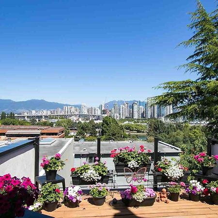 Billion Dollar Views In A Beautiful Fairview Slopes Heritage House Apartment Ванкувър Екстериор снимка