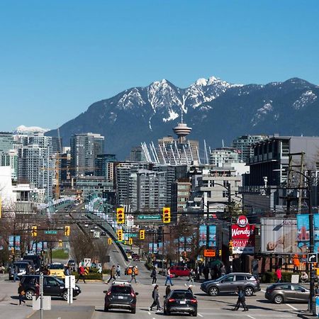 Billion Dollar Views In A Beautiful Fairview Slopes Heritage House Apartment Ванкувър Екстериор снимка