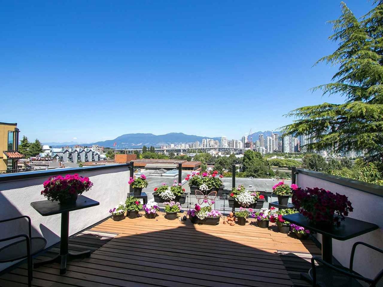 Billion Dollar Views In A Beautiful Fairview Slopes Heritage House Apartment Ванкувър Екстериор снимка